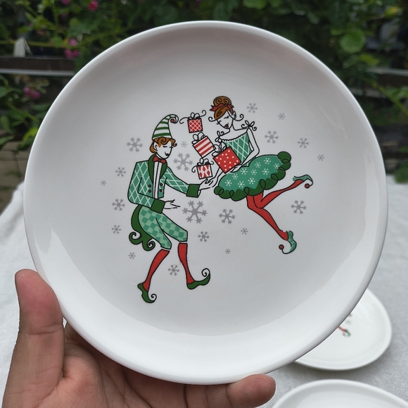 Macy's Holiday Unique Vintage Harlequin Christmas Dessert Plates - Picture 6 of 7